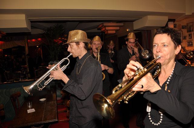 min 2011 03 08 mardi brass band 386